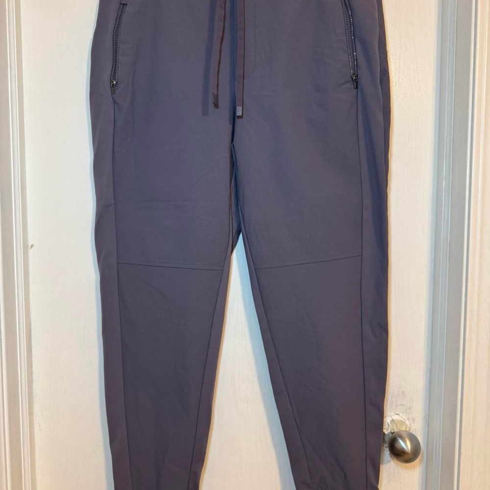 Athleta Gray Leggings with Elastic Waistband and Tapered Fit